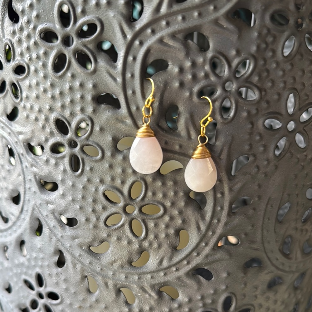Elegant Gold and Cream Teardrop Earrings
